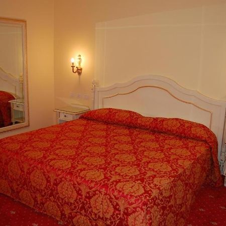 Hotel Motel Gold Calcinate Eksteriør billede