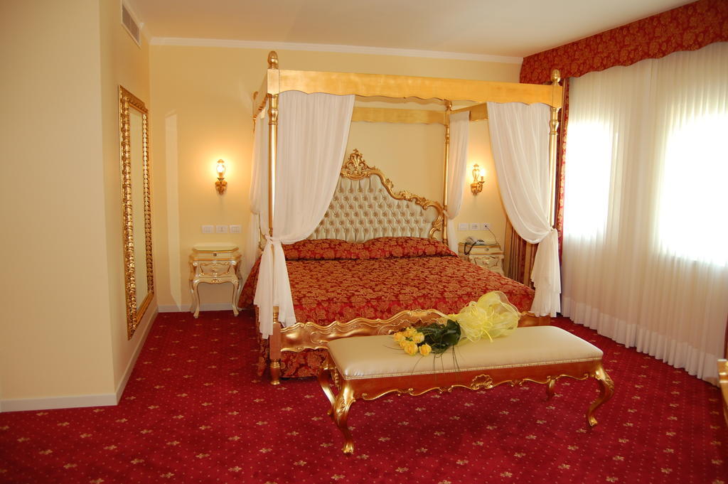 Hotel Motel Gold Calcinate Værelse billede