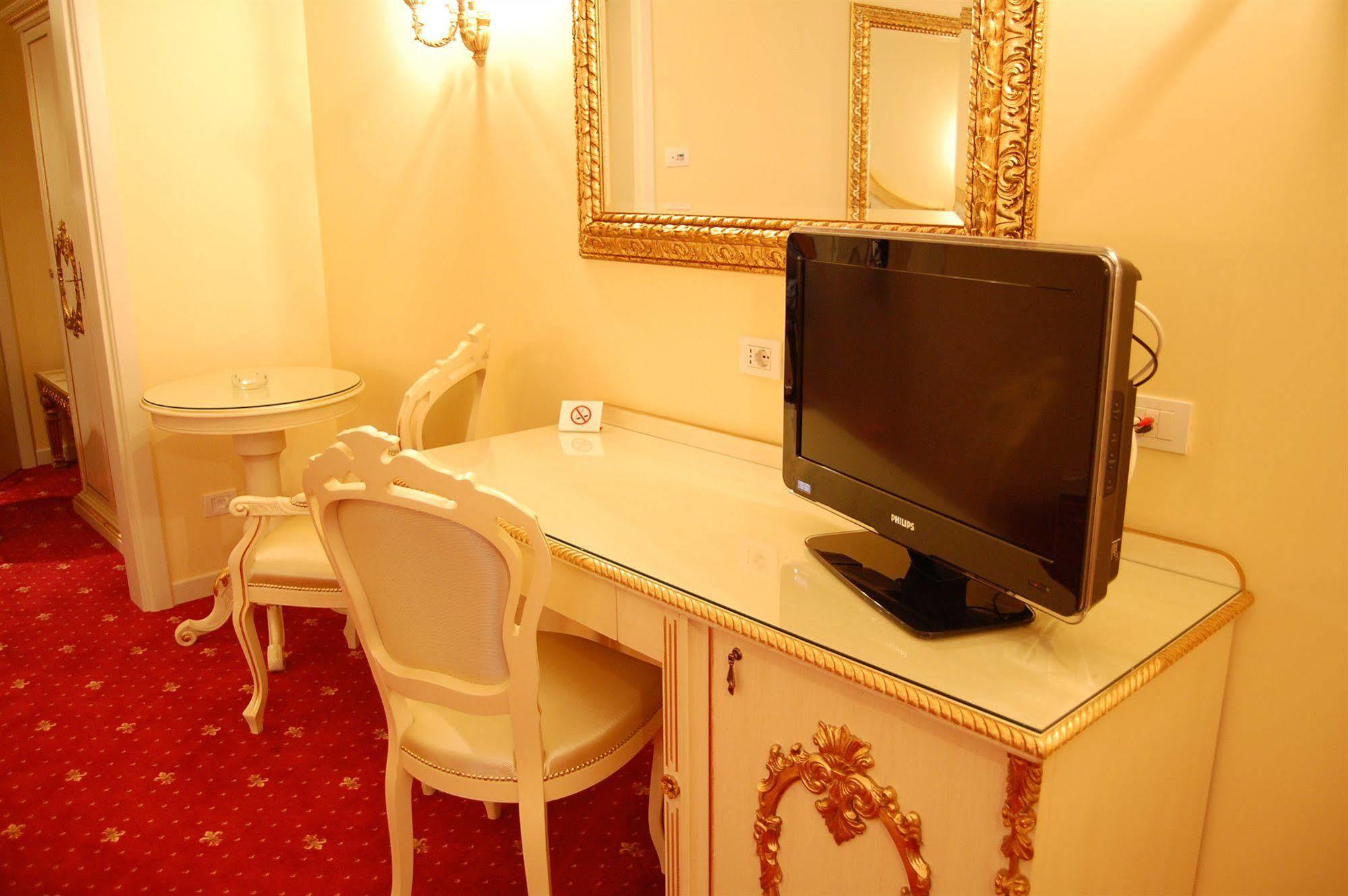 Hotel Motel Gold Calcinate Eksteriør billede
