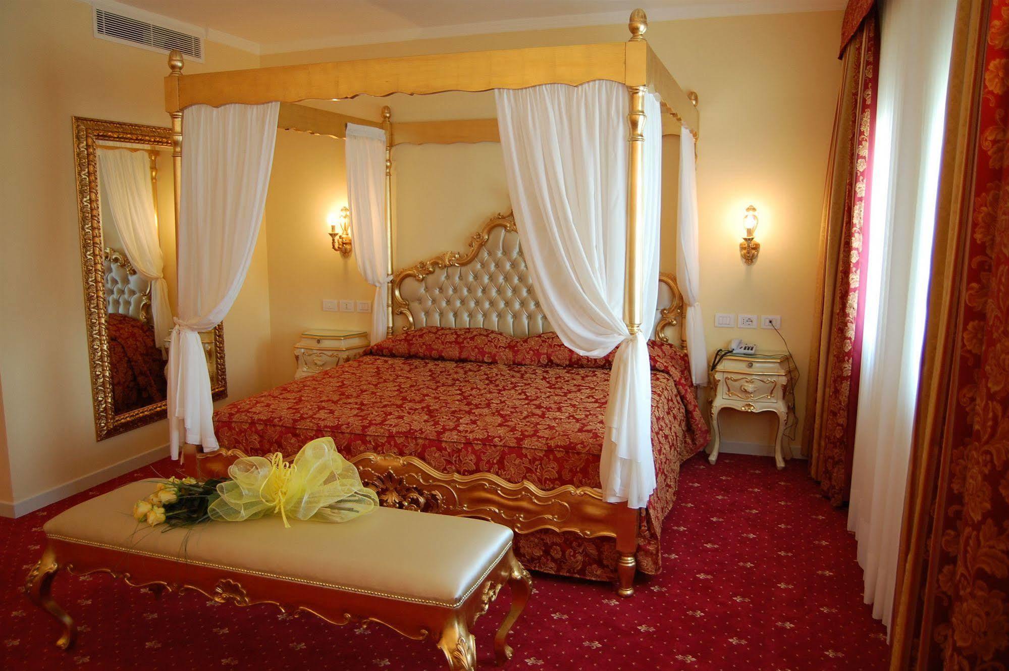 Hotel Motel Gold Calcinate Eksteriør billede