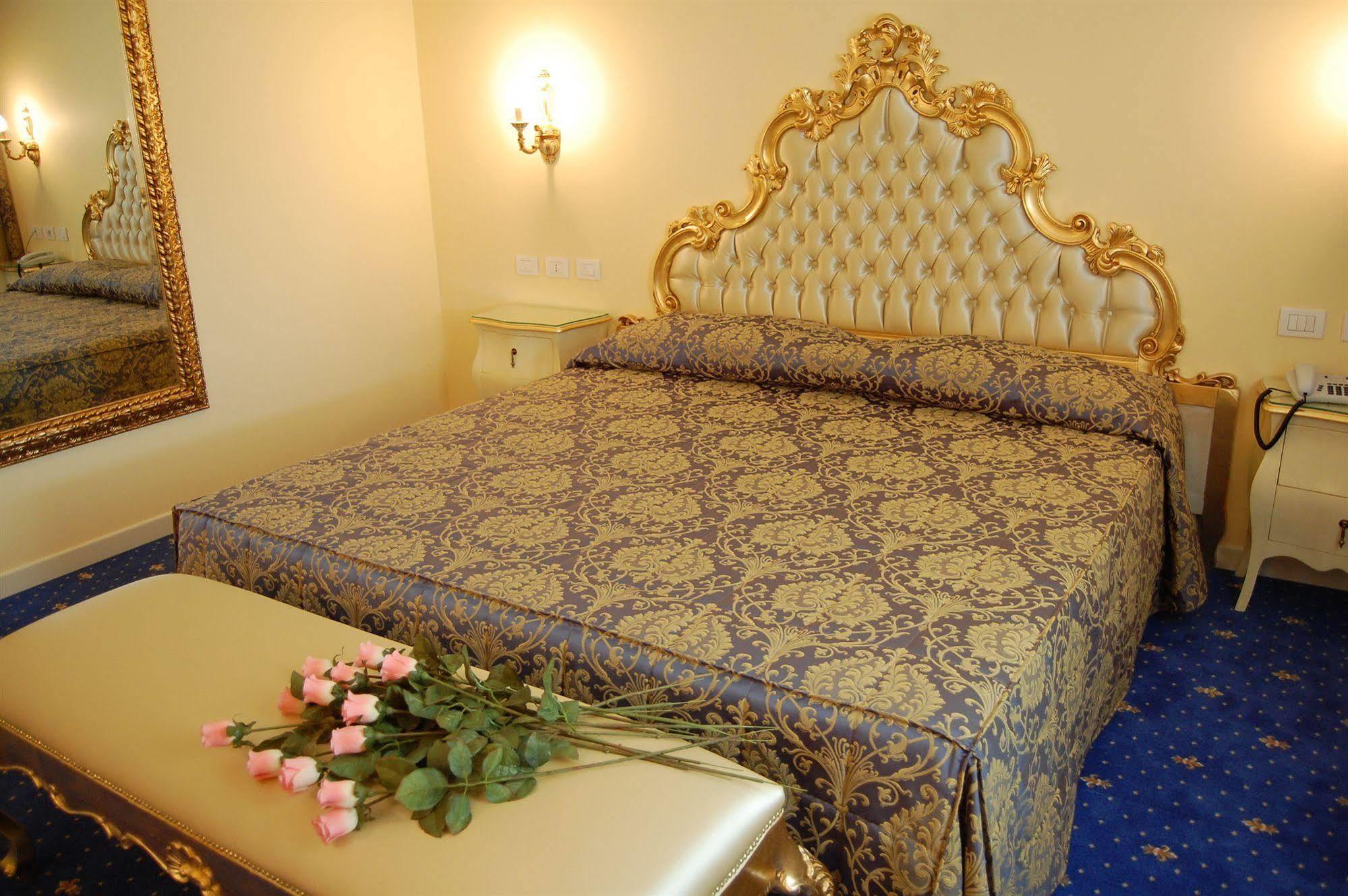 Hotel Motel Gold Calcinate Eksteriør billede