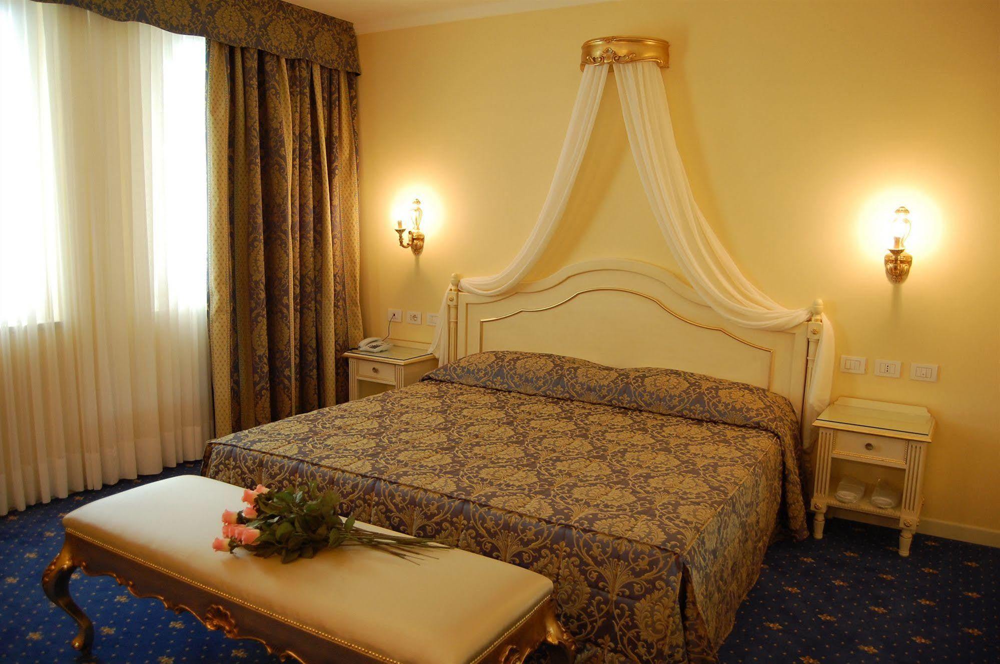 Hotel Motel Gold Calcinate Eksteriør billede