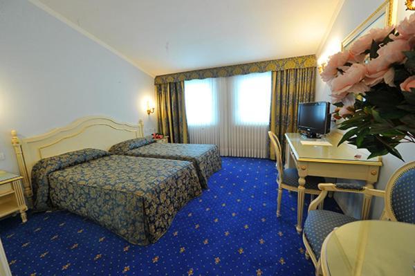 Hotel Motel Gold Calcinate Eksteriør billede